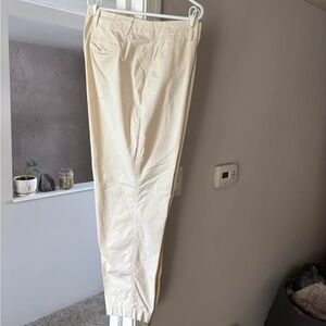 Gap womens Cream Downtown Khaki. Comfortable Everyday Wear size 20.